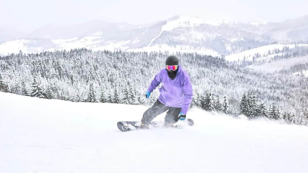 Ile kalorii spala jazda na snowboardzie? Sprawdź, co musisz wiedzieć