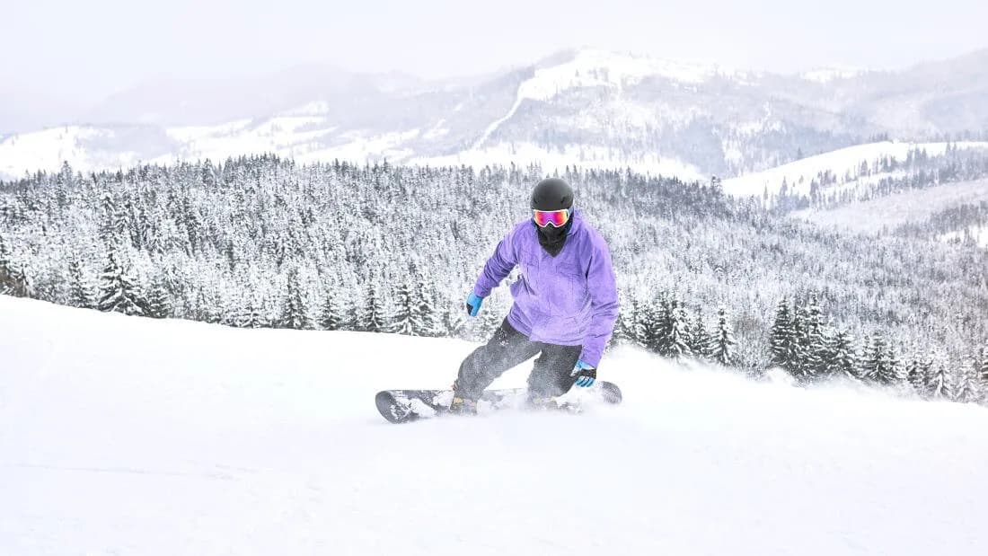 Ile kalorii spala jazda na snowboardzie? Sprawdź, co musisz wiedzieć