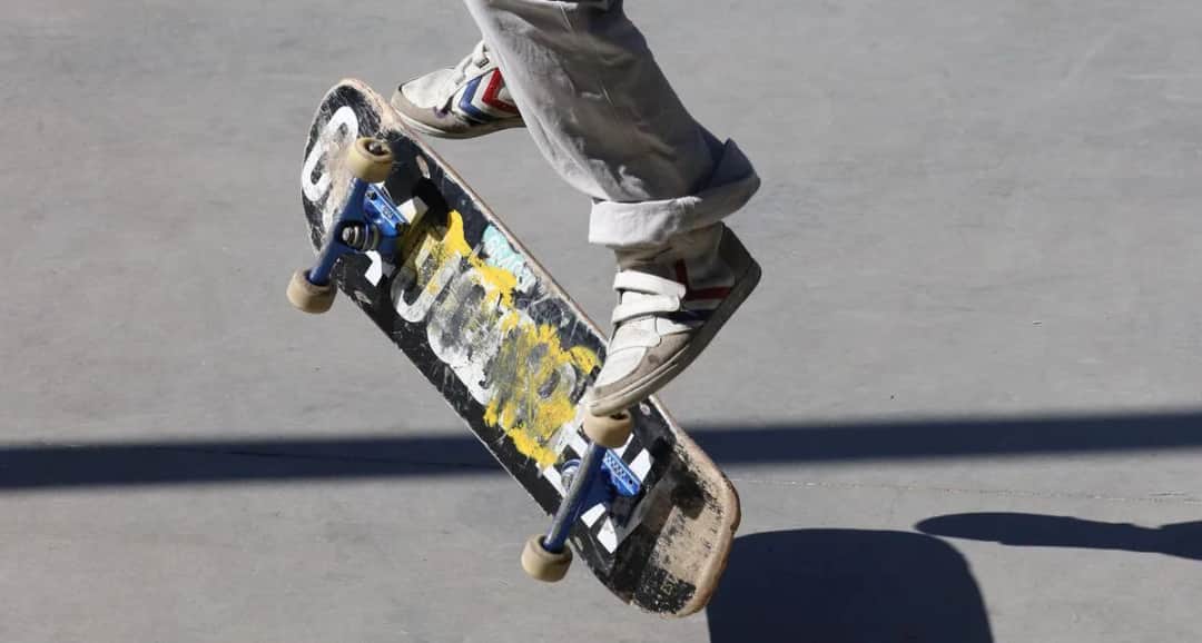 Ile powinna ważyć deskorolka? Kluczowe informacje dla każdego jeźdźca